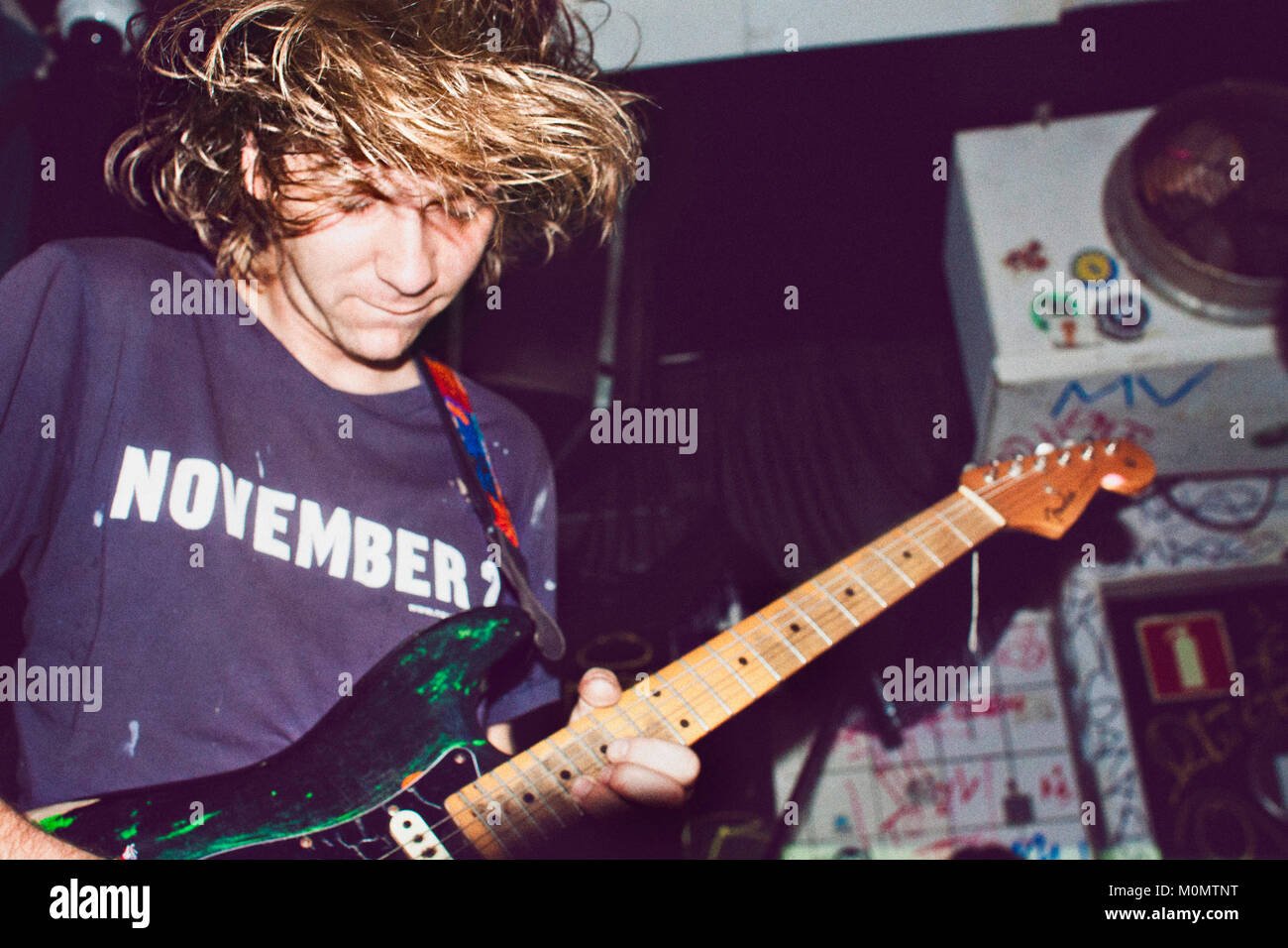 Die amerikanische Indie-Rock-Band DIIV führt ein Live Konzert in der Bakken in Kopenhagen. Hier Gitarrist der Gruppe und Musiker Andrew Bailey wird dargestellt, live auf der Bühne. Dänemark 30/08 2012. Stockfoto