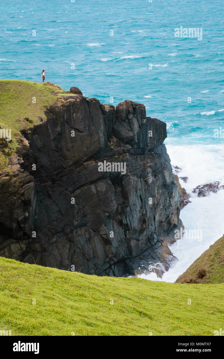 Ein Mädchen, das in den Felsen von Binurong Punkt Stockfoto