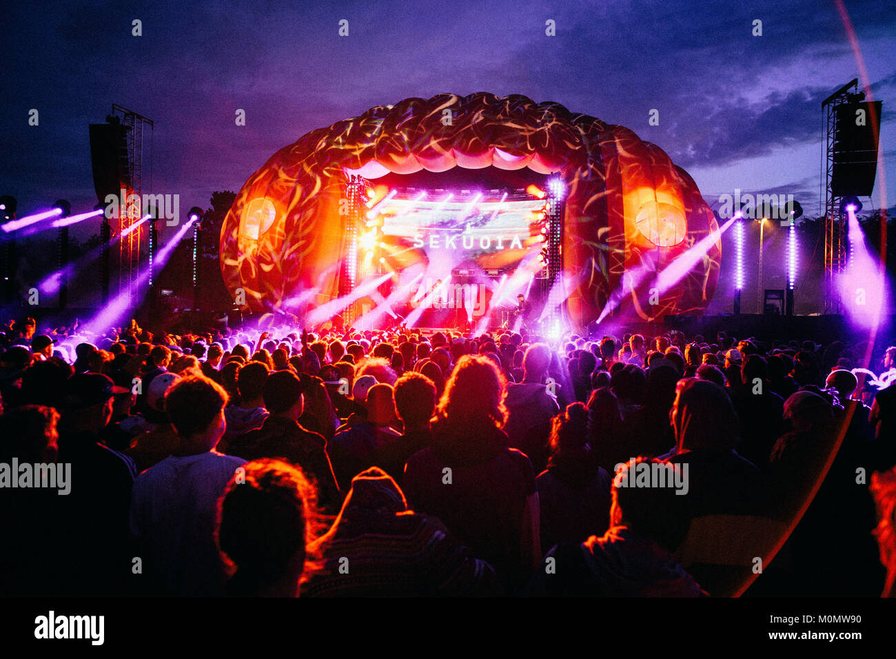 Das festival Atmosphäre ist jedes Jahr beim Roskilde Festival in Dänemark erstaunlich, wie hier vor der Apollo-Countdown Bühne. Dänemark 2013. Stockfoto