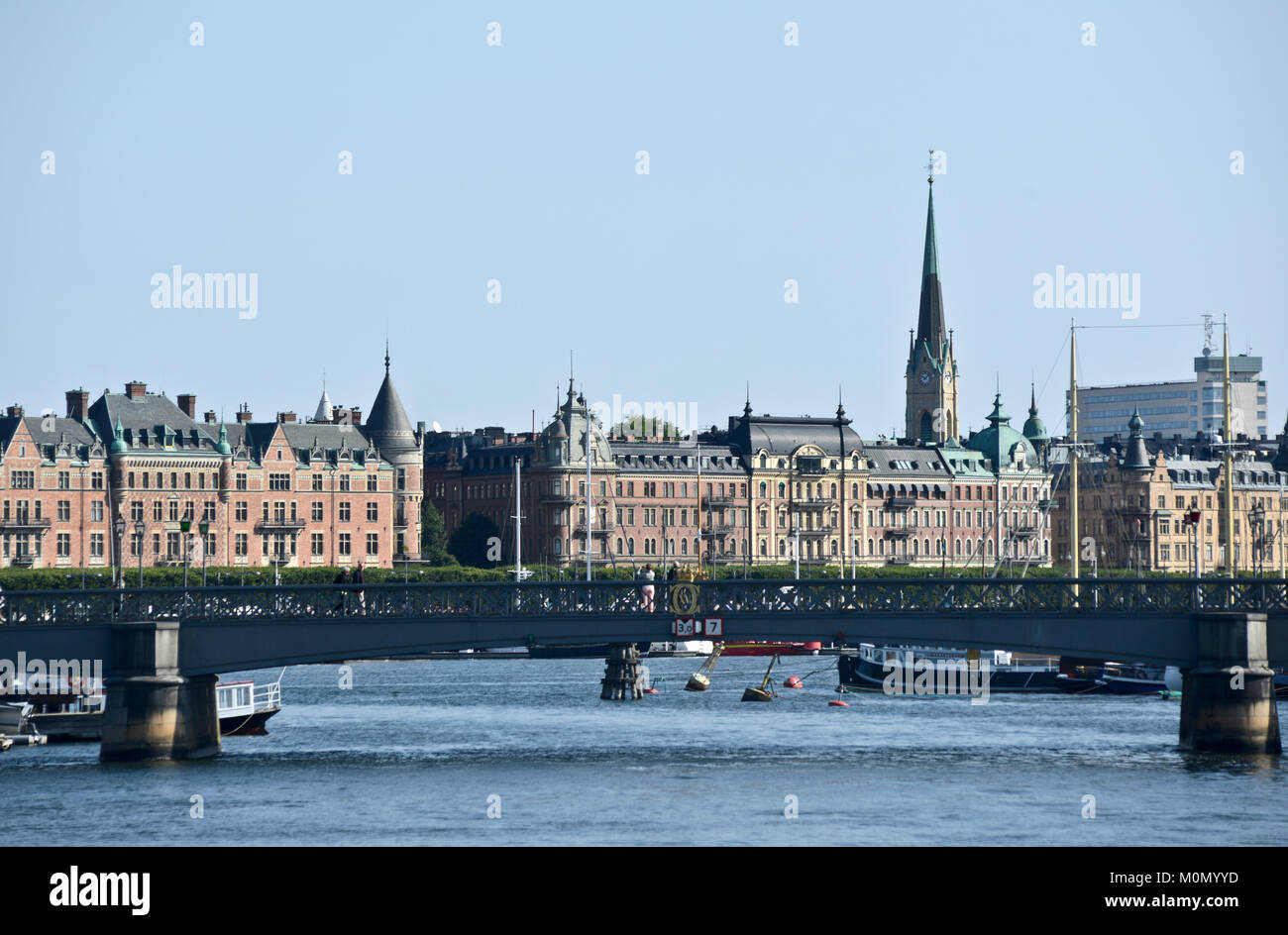 Skyline von Stockholm: Riksbron Brücke, Lilla Vartan Strait, und Haus Gebäude, Schweden Stockfoto