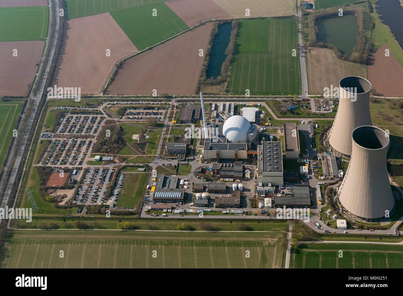 Kernkraftwerk Grohnde, Kernenergie, Kernkraftwerk auf der Weser, Kühltürme, druckwasserreaktor von Siemens, die Deutsche Stockfoto