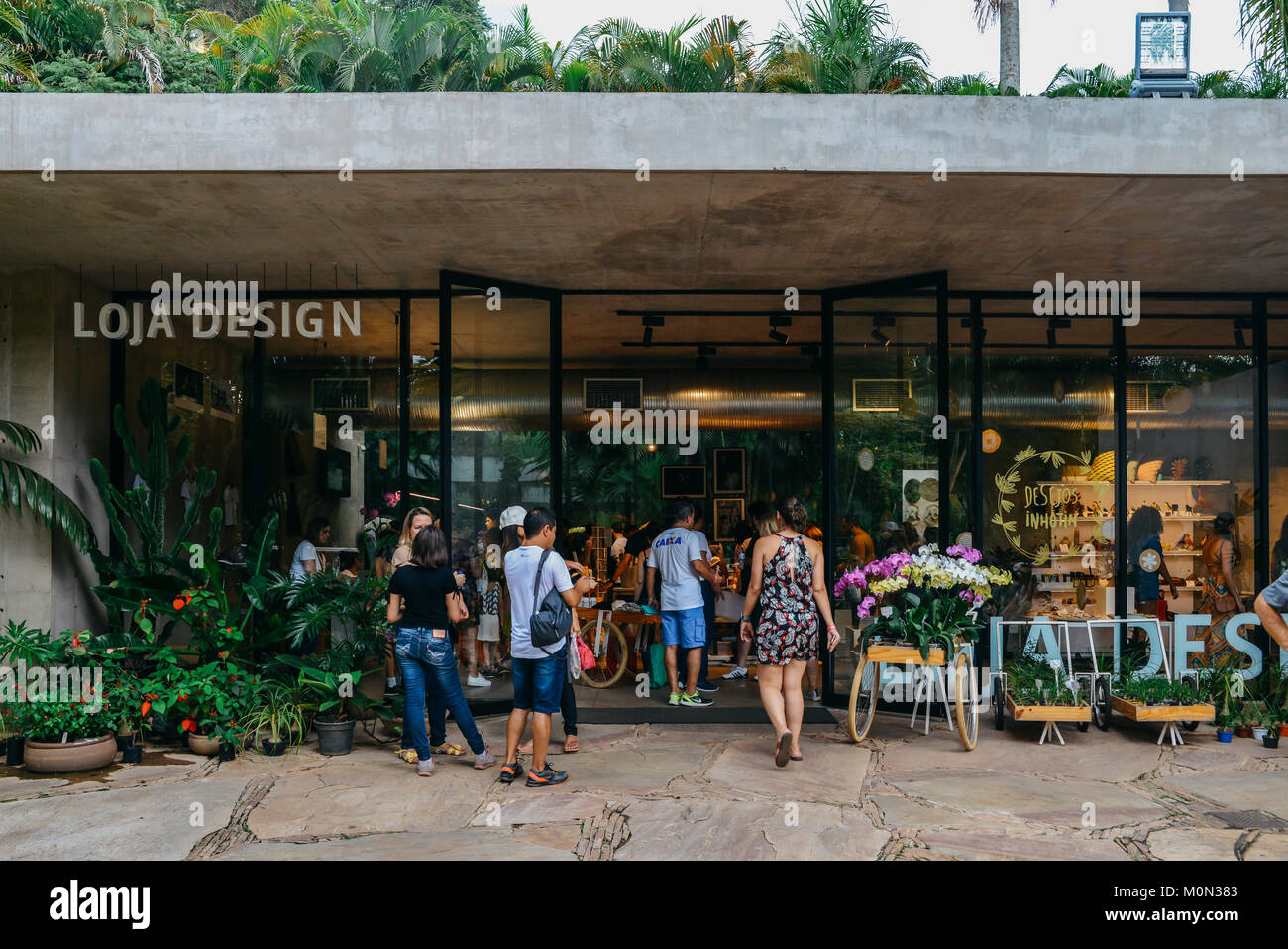 Geschenk Shop bei Inhotim Institut ist ein Museum und das Museum für zeitgenössische Kunst sowie einen botanischen Garten in Minas Gerais, Brasilien Stockfoto