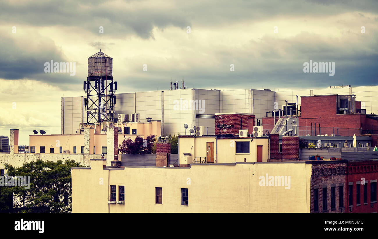 Die Dächer der Stadt New York, Farbe getonte Bild, USA. Stockfoto