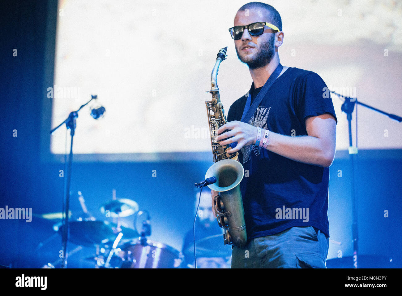 Die polnische Noise Rock und Psychedelic Rock Band Merkabah führt ein Live Konzert in der polnischen Musik Festival Off Festival 2014 in Kattowitz. Hier Musiker und Saxophonist Rafał wird dargestellt, live auf der Bühne. Polen, 03/08 2014. Stockfoto