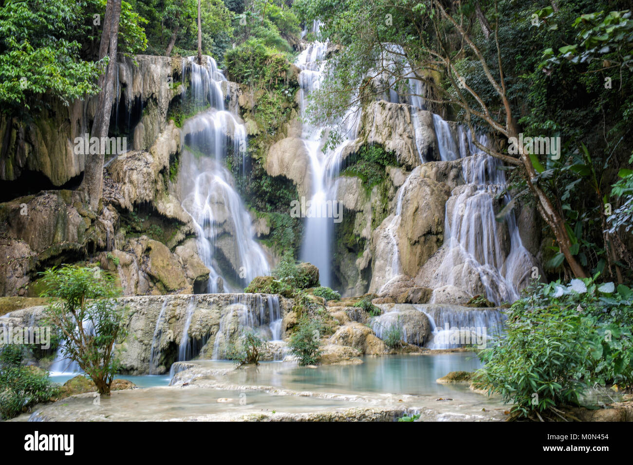 Kuang Si Wasserfall - Wasserfall südlich von Luang Prabang, nördlichen Laos, Indochina, Asien Stockfoto
