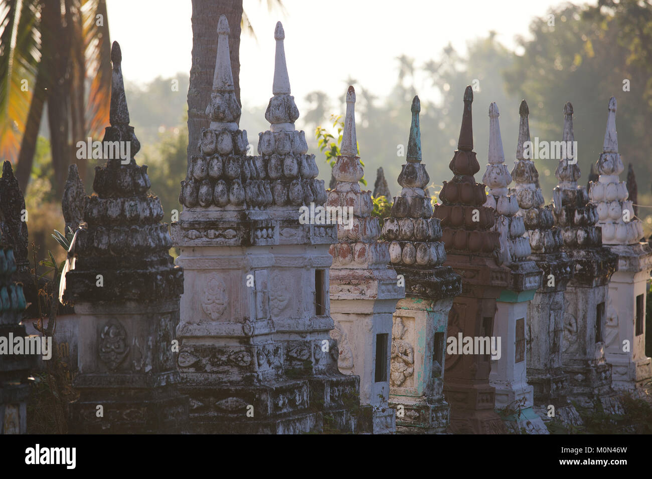 Am frühen Morgen in einem buddhistischen Tempel in Don Khon, 4000 Inseln Laos Stockfoto
