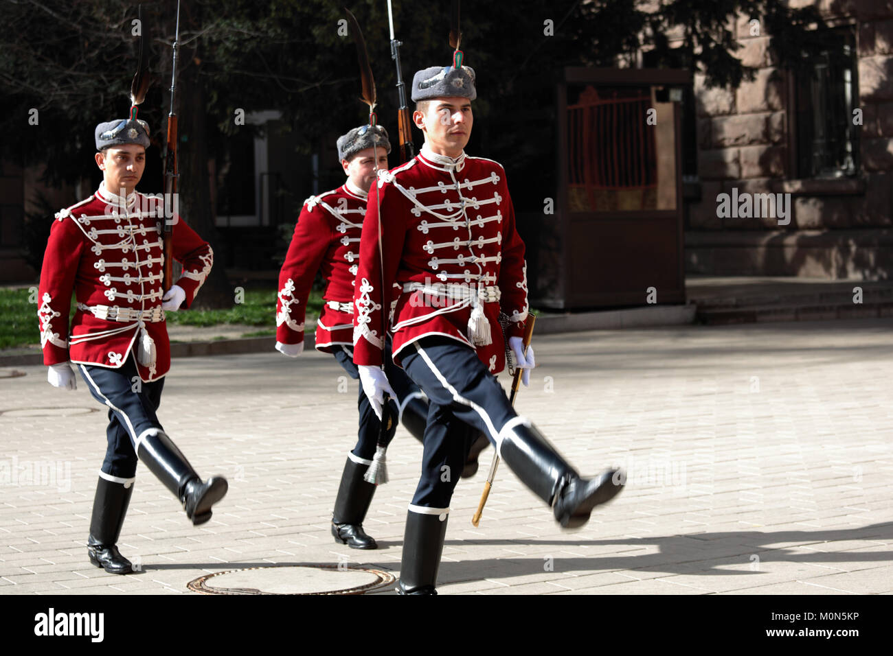 Sofia, Bulgarien - 7. März 2016: zeremonielle Wachablösung der Ehre am Verwaltungsgebäude der Präsident der Republik Bulgarien Stockfoto