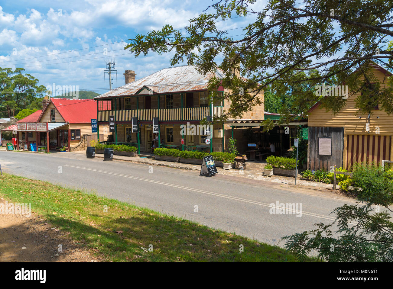 Wollombi, NSW, Australien - 18 Dezember, 2017: Street View der historischen alten Dorf Wollombi, im Hunter Region von New South Wales, Australien. Stockfoto