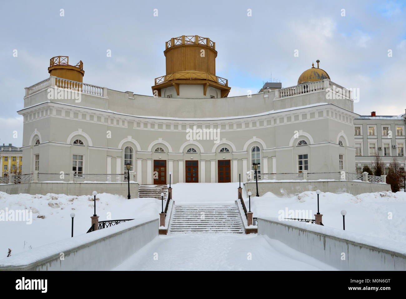 Kasan, Russland - Januar 4, 2015: Bau der Sternwarte der Kasaner Universität in einem Wintertag. Im Jahr 1810 fand, hat die Informationsstelle 23 cm re Stockfoto