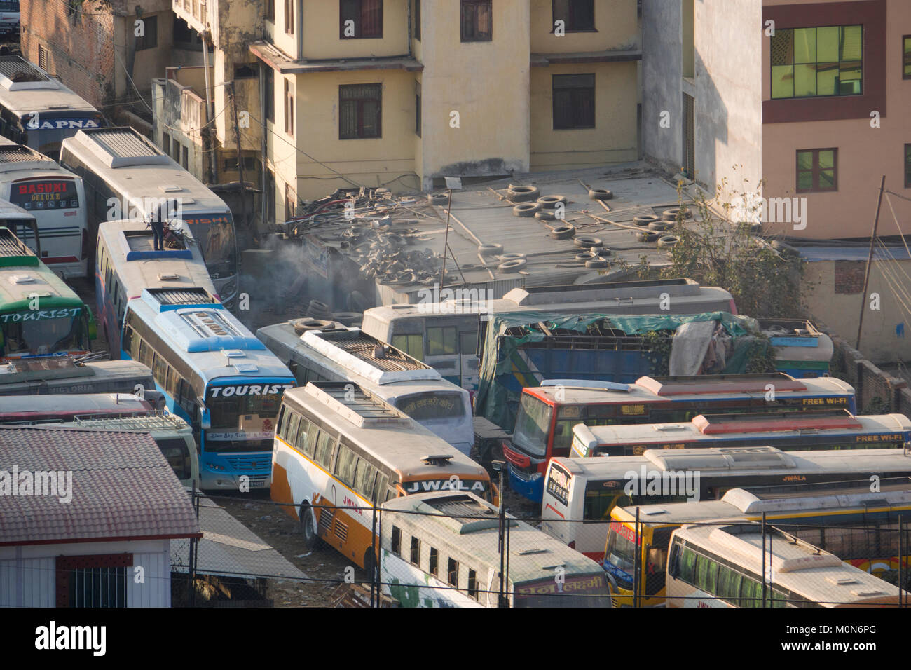 Geparkten Reisebusse in Kathmandu, Nepal Stockfoto