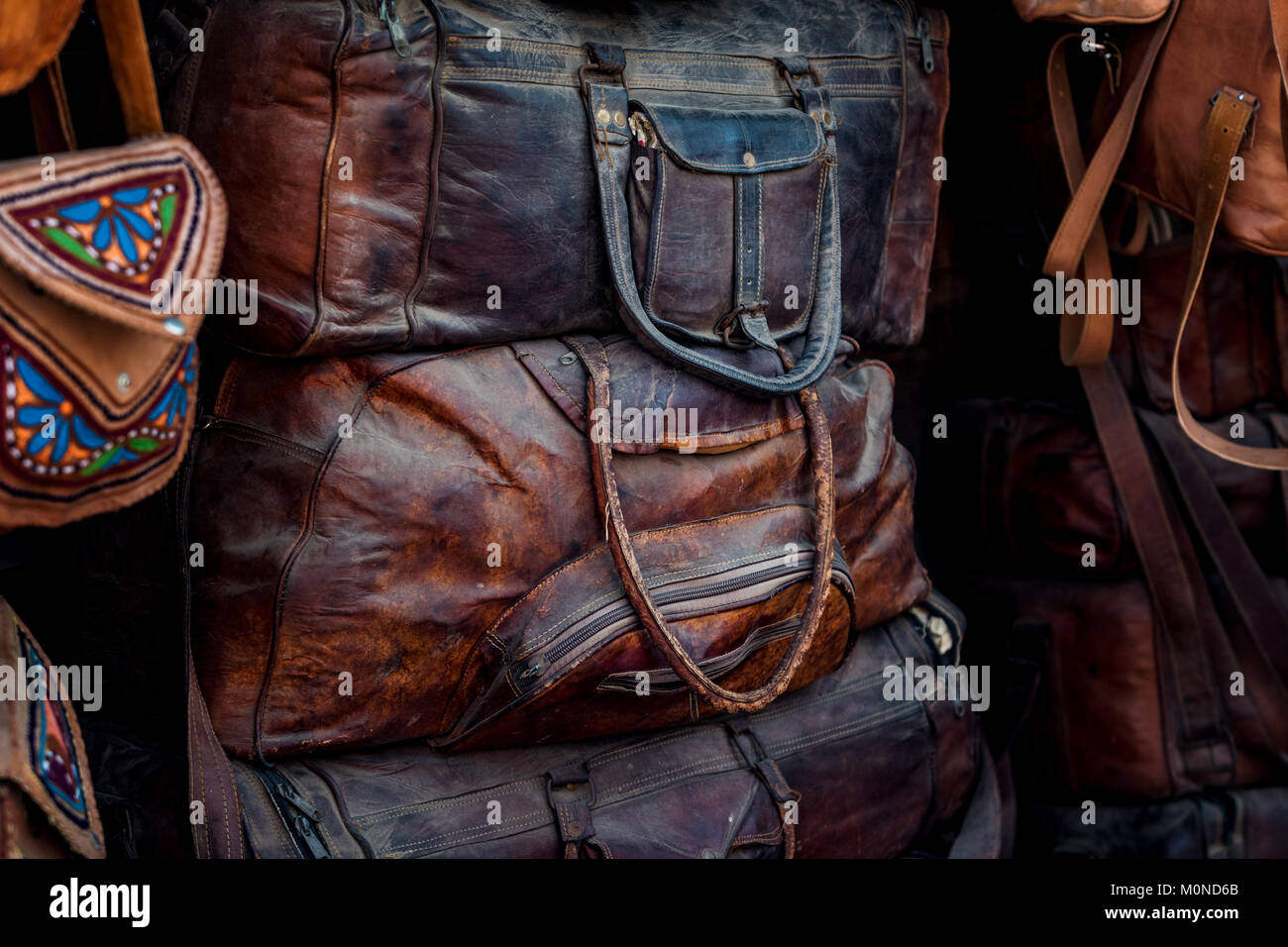 Leder Koffer für Verkauf in Street Market, Pushkar Indien Stockfoto