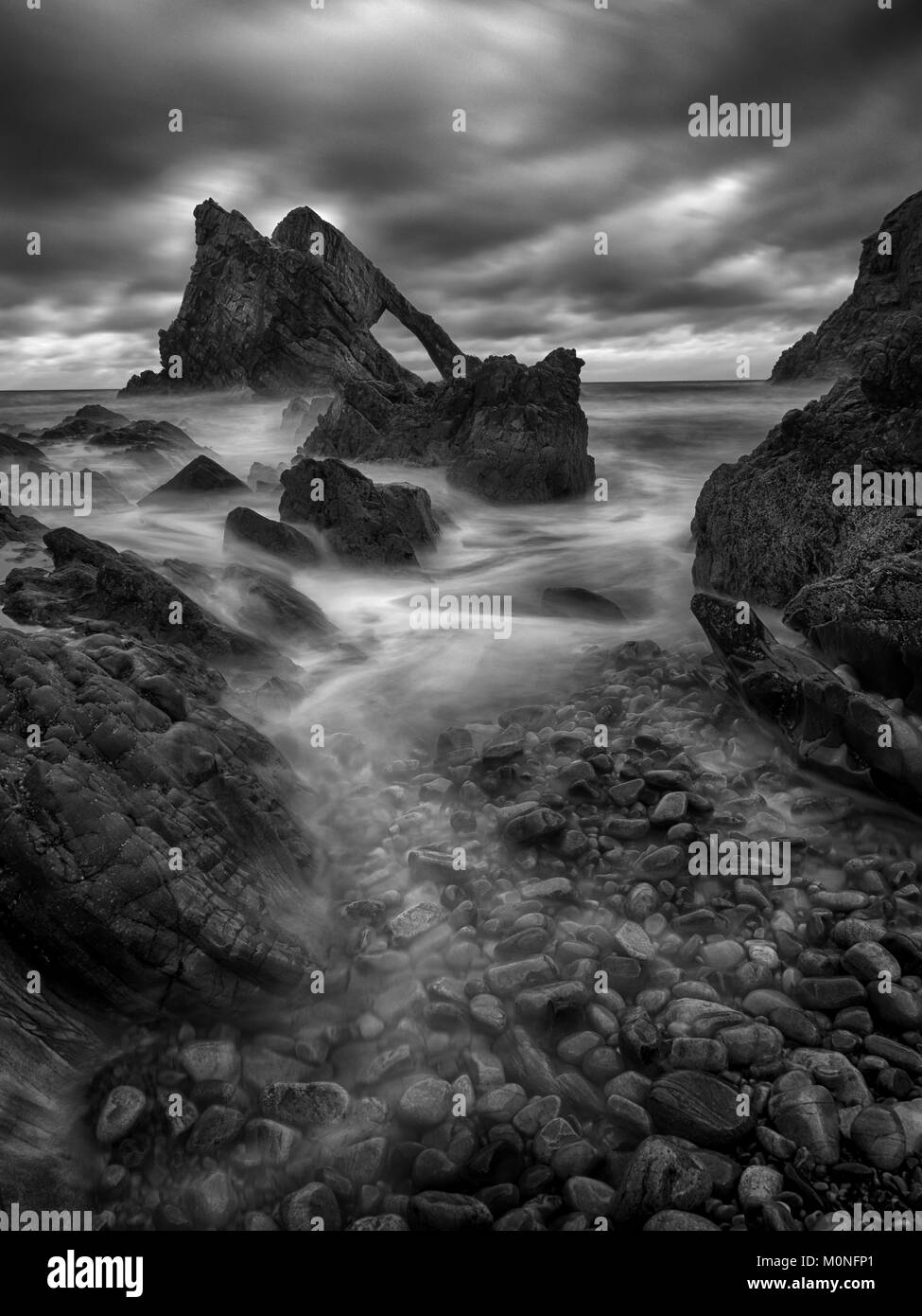 Bogen Geige Rock, Portknockie, Schottland, Vereinigtes Königreich Stockfoto