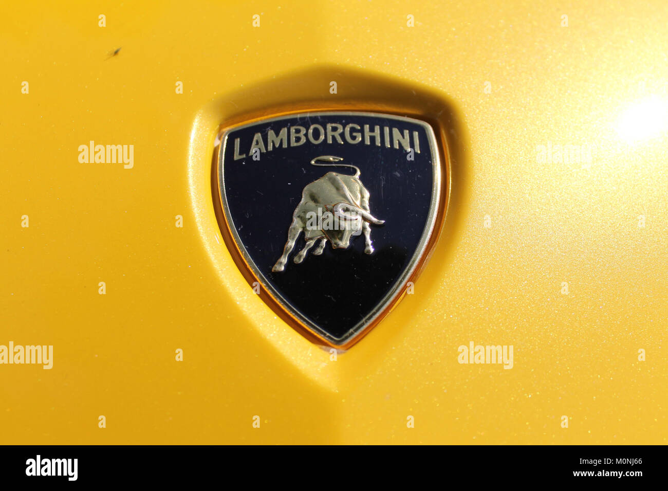 Lamborghini Aventador SV in der Farbe Gelb. Stockfoto