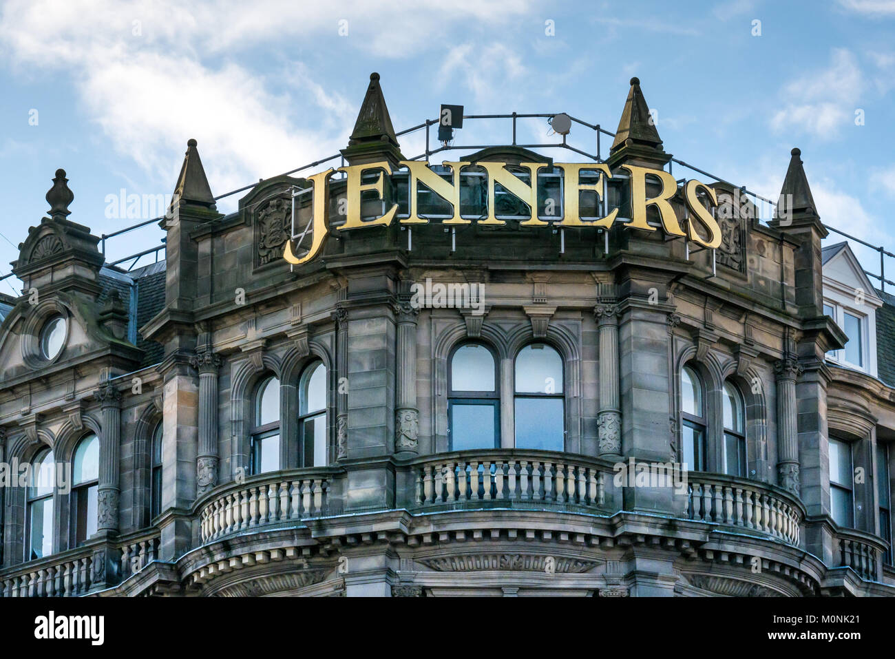 Jenners Kaufhaus gold Name sign, großen Buchstaben an der Oberseite des Viktorianischen Gebäude, St Andrews Square, Edinburgh, Schottland, Großbritannien Stockfoto