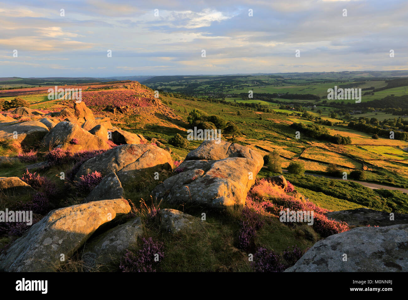 Sonnenuntergang auf curbar Kante, Nationalpark Peak District, Derbyshire, England, Großbritannien Stockfoto