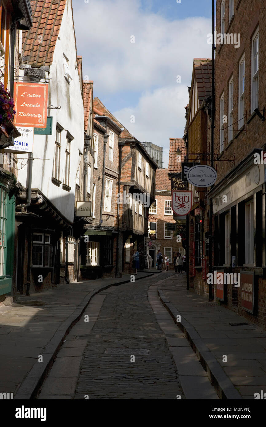 Shambles, York, England, UK: Mittelalterliche Straße Englands malerischsten Straße gestimmt. Stockfoto