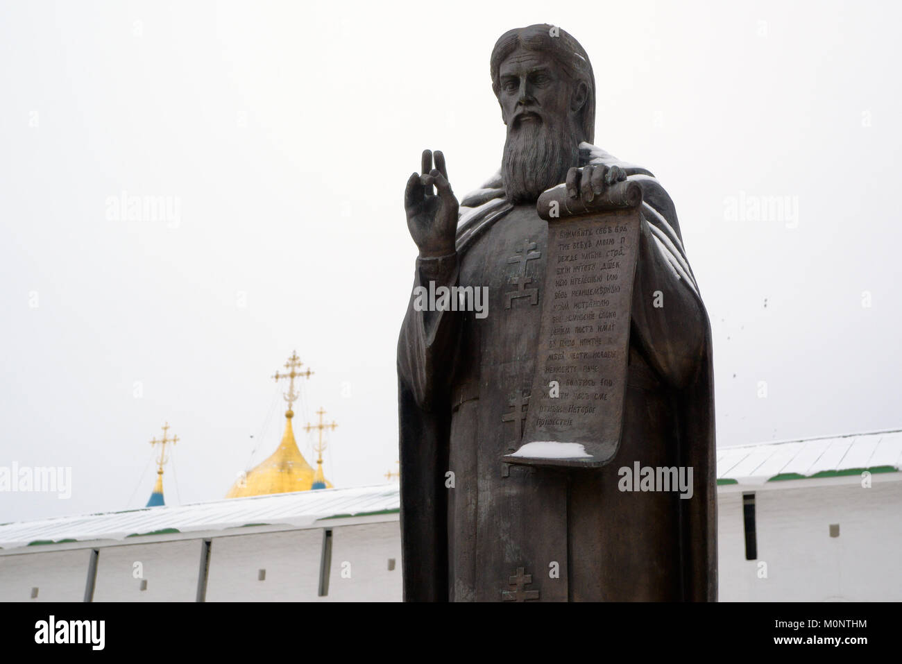 Sergiev Posad, Russland - Januar 8, 2015: Sergius von radonezh Denkmal in der Nähe der den Heiligen Trinity-St. Sergius Lavra - die größte orthodoxe Kloster in Stockfoto