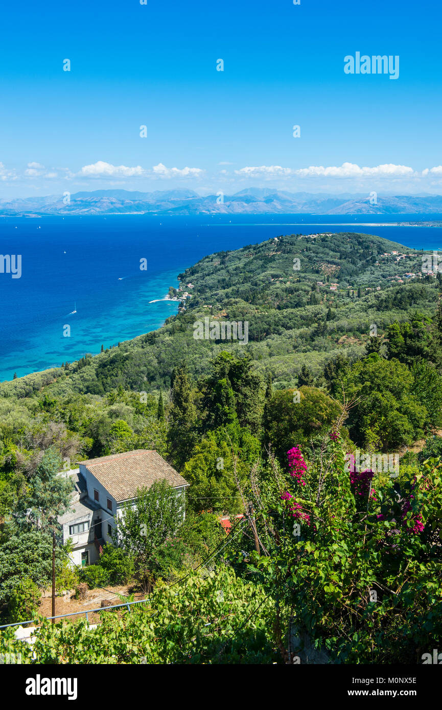 Über die Küste von des Bergdorfes Chlomos, Korfu, Ionische Inseln, Griechenland Übersicht Stockfoto