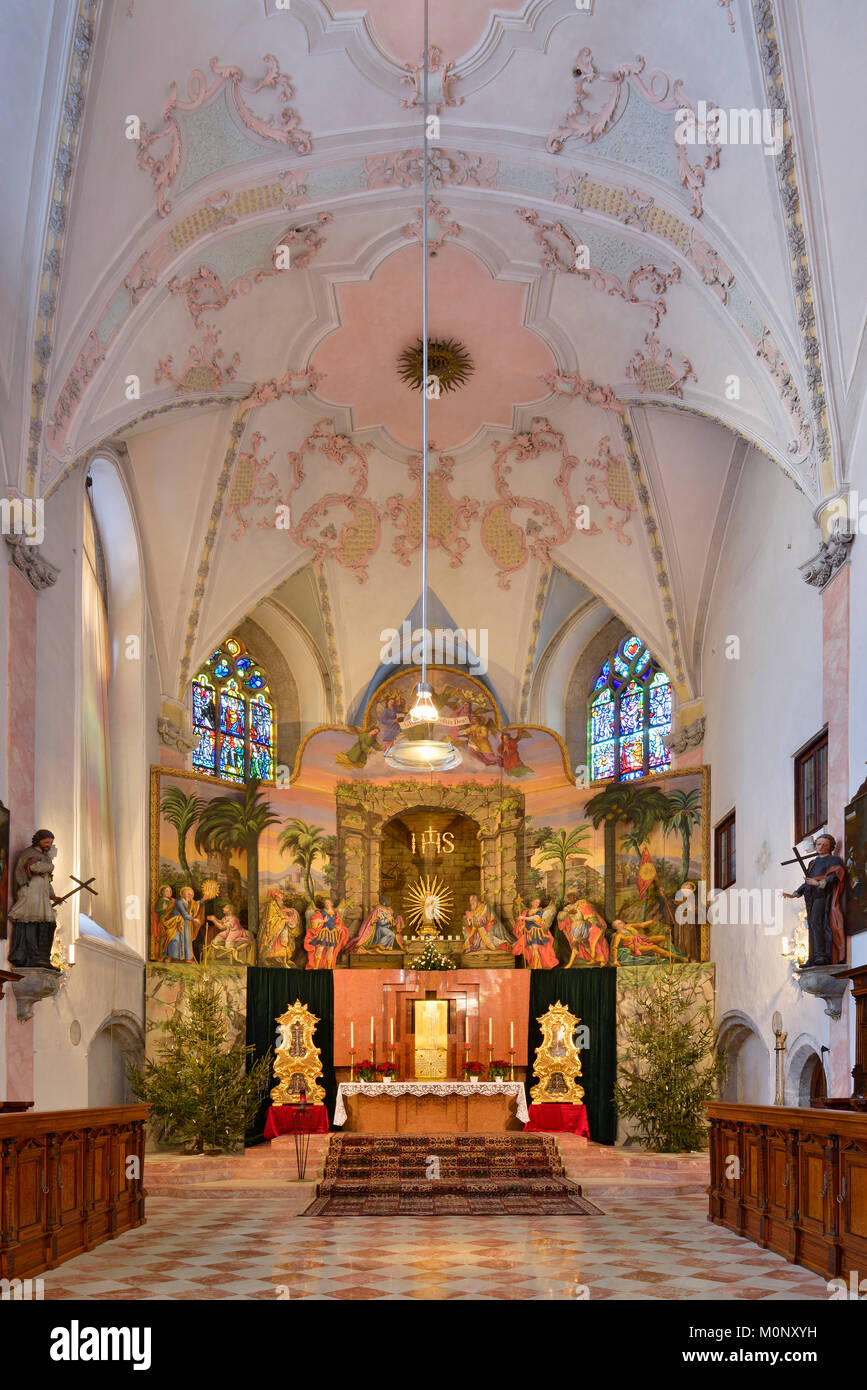 Altarraum, Innenansicht, Franziskanerkloster, Schwaz, Tirol, Österreich Stockfoto