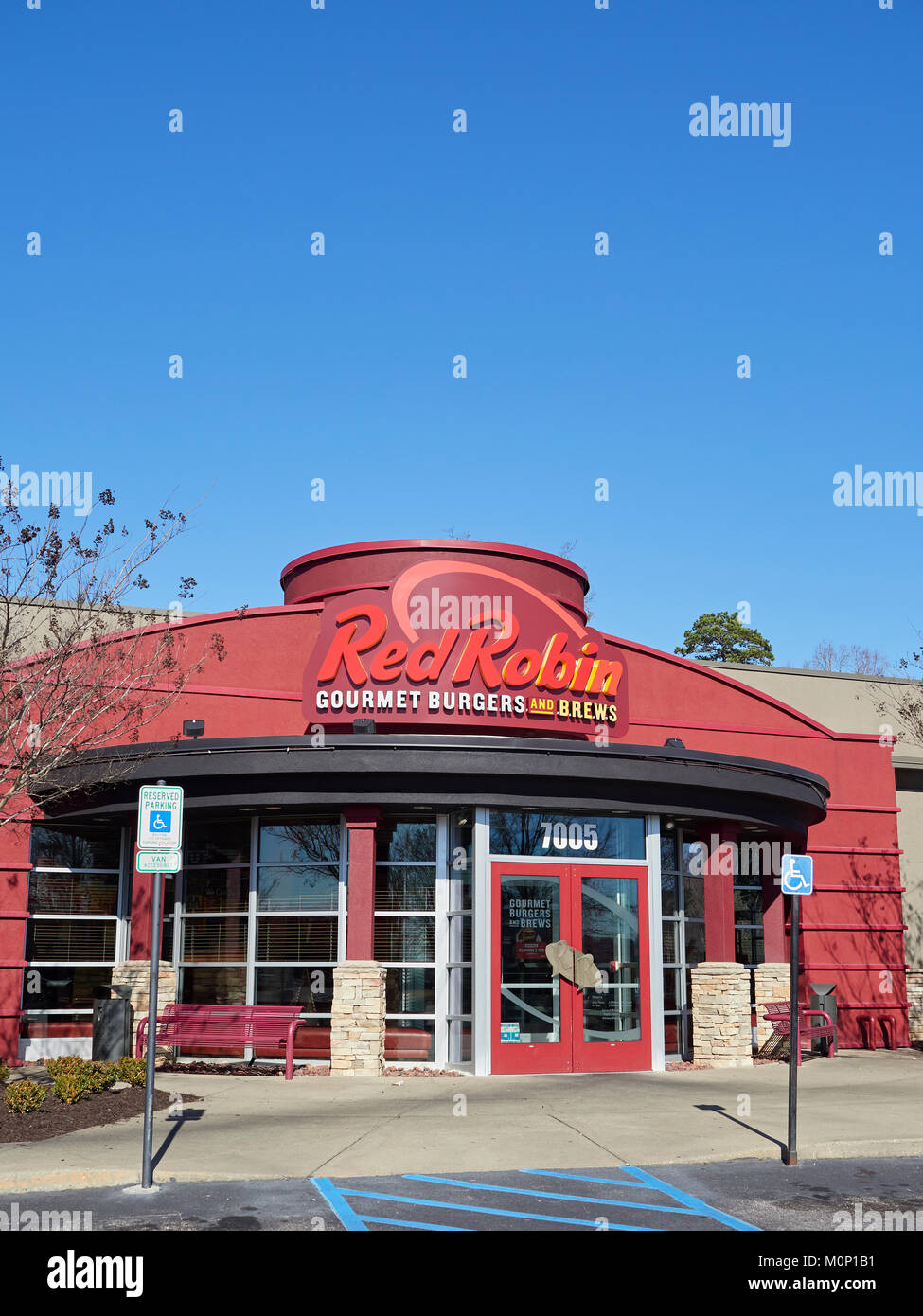 Vordere äußere Eingang Red Robin Gourmet Burger und Sude eine ungezwungene Hamburger Restaurant in Montgomery Alabama, Vereinigte Staaten. Stockfoto