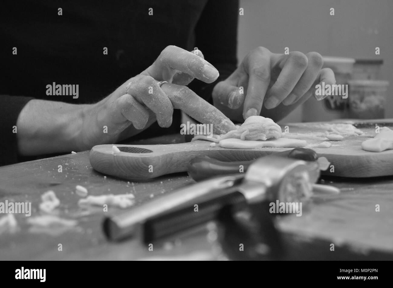 Produkte aus Kunststoff. Küche arbeiten. Handwerk und Produktion. Kochen und Backen. Stockfoto