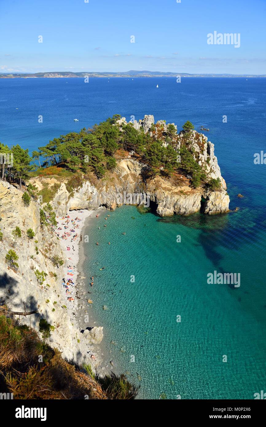 Frankreich, Finistere, Iroise, Parc Naturel Regional d'Armorique (Armorica Regionaler Naturpark), Presqu'ile de Crozon, Cap de la Chèvre, Pointe de Saint Hernot, St Hernot Strand Stockfoto