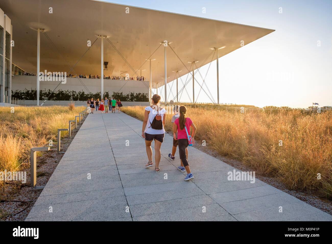Griechenland, Athen, Paleo Faliro, SNFCC (Stavros Niarchos Foundation Cultural Center), vom Architekten Renzo Piano entworfen, in 2016 abgeschlossen und an den Griechischen Staat im Jahr 2017 spendete, komplex, neue Einrichtungen für die Nationalbibliothek und die National Opera enthält Stockfoto