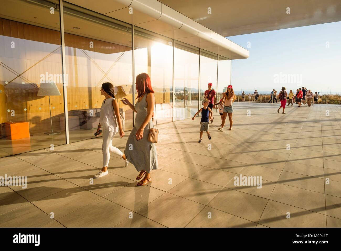 Griechenland, Athen, Paleo Faliro, SNFCC (Stavros Niarchos Foundation Cultural Center), vom Architekten Renzo Piano entworfen, in 2016 abgeschlossen und an den Griechischen Staat im Jahr 2017 spendete, komplex, neue Einrichtungen für die Nationalbibliothek und die National Opera enthält Stockfoto