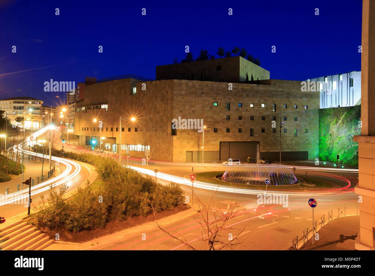 Frankreich, Bouches-du-Rhône, Aix-en-Provence, avenue Georges Pompidou und Avenue Max Juvenal, das Große Theater von Provence Stockfoto