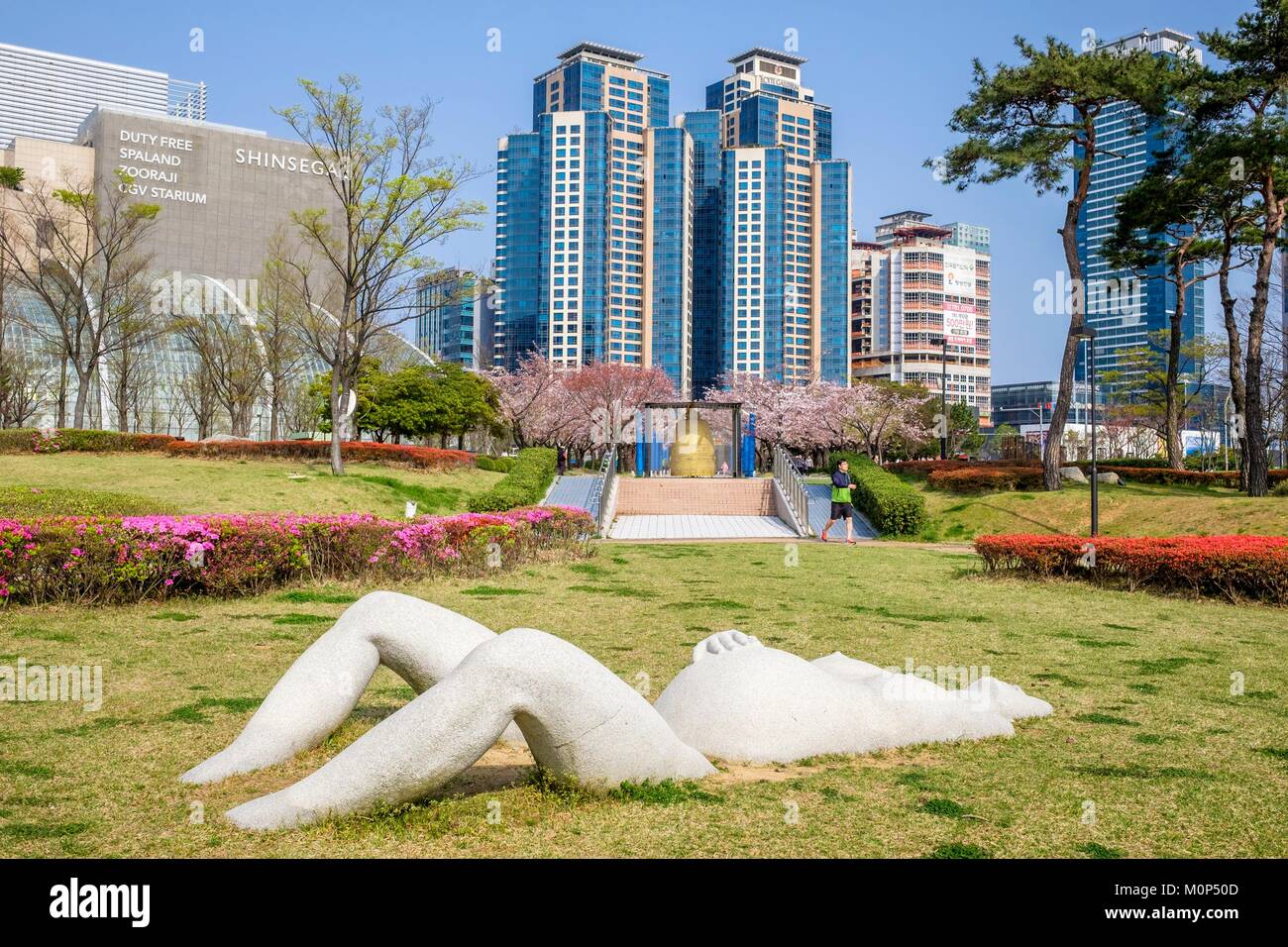 South Korea, Süd Gyeongsang Provinz, Busan, Haeundae Centum Bezirk, Stadt, Skulptur einer schwangeren Frau in der APEC Naru Park Stockfoto