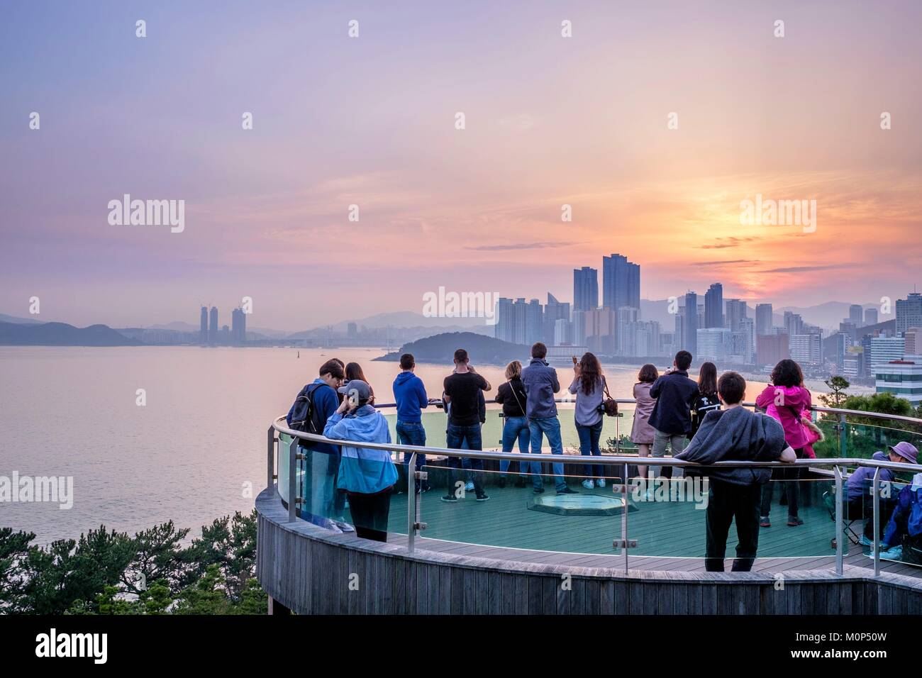 South Korea, Süd Gyeongsang Provinz, Busan, Haeundae Bezirk, Sonnenuntergang vor Haeundae Beach Stockfoto