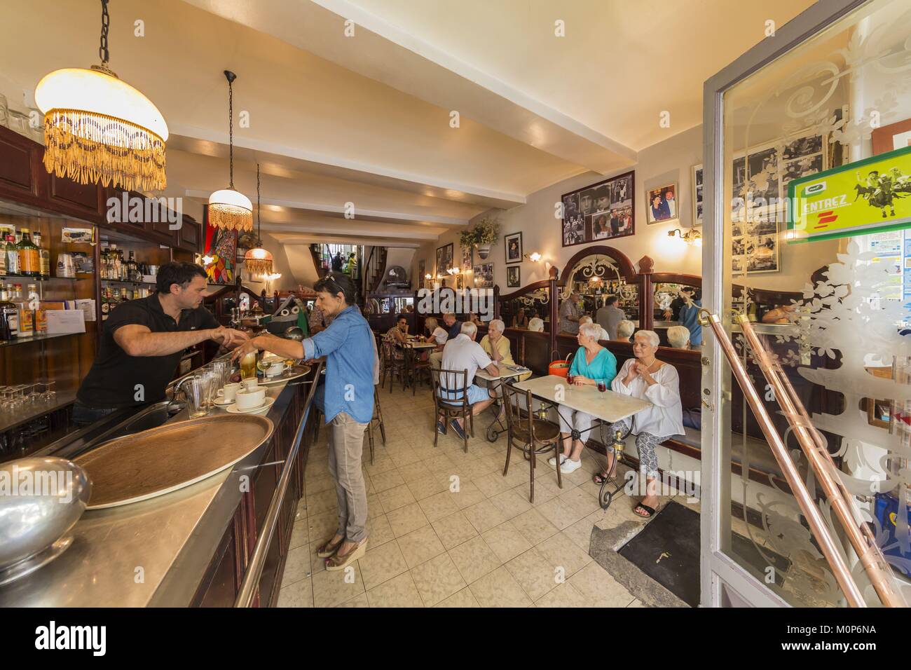 Frankreich, Gard, Uzès, das Café de l'Hotel Boulevard des Verbündeten Stockfoto