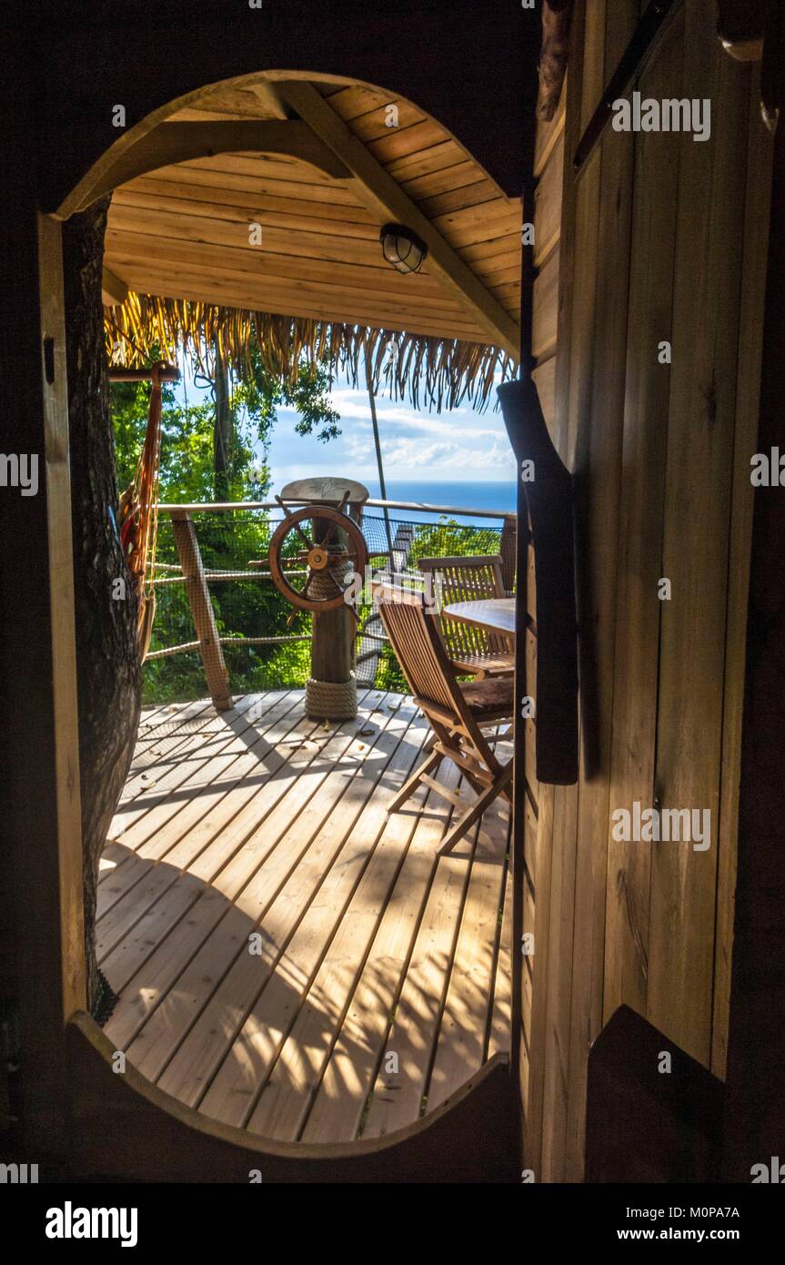 Frankreich, Karibik, Kleine Antillen, Guadeloupe, Basse-Terre, Vieux Habitants, auf den Höhen der Stadt, die Behausung Getz, alten kolonialen Haus umgewandelt in ein Bett und ein Frühstück mit seinen Häusern in den Bäumen, hier der Pirat shack Stockfoto