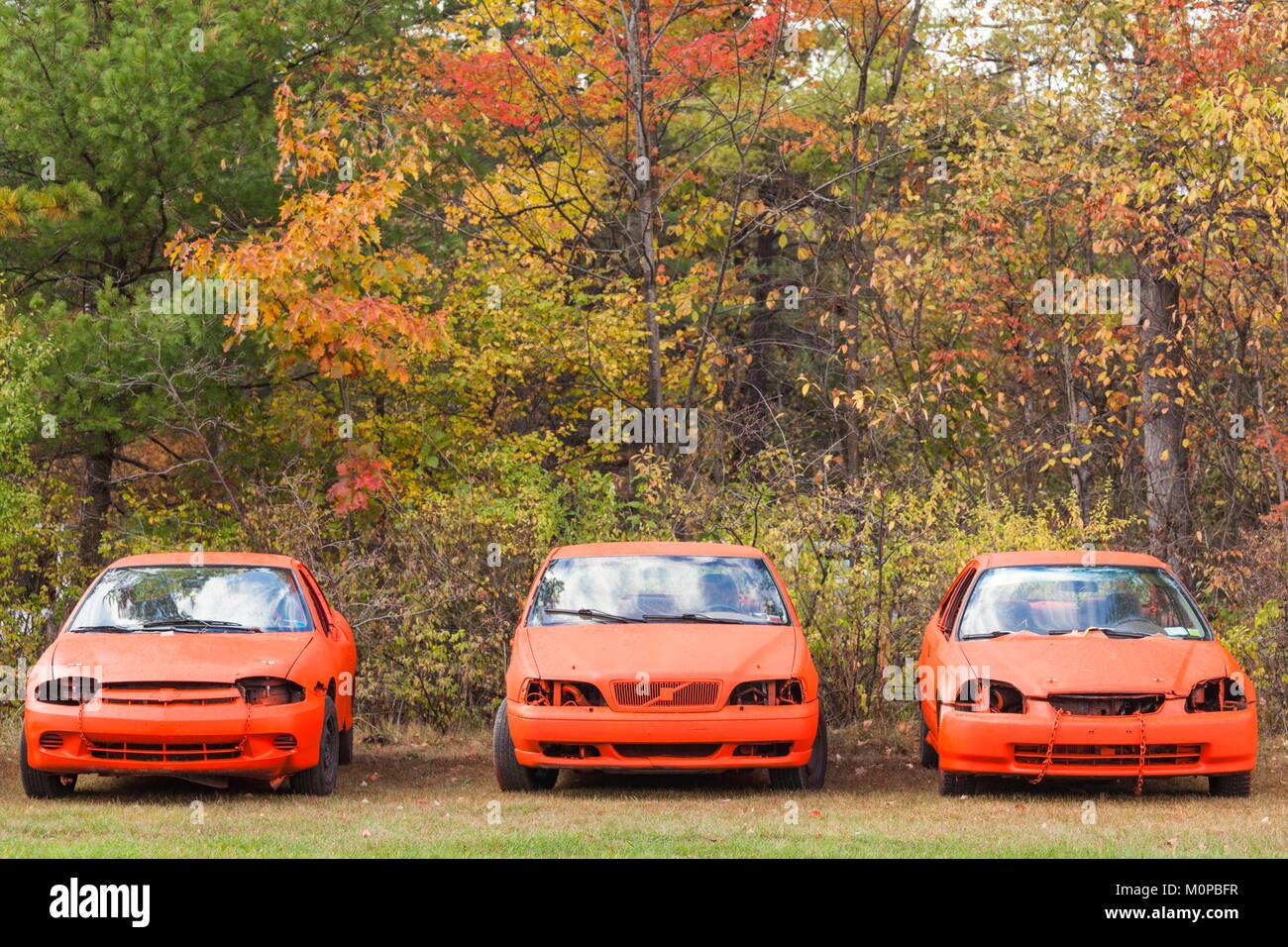 United States, New York Adirondack Mountains, Clintonville, orange Autos Stockfoto