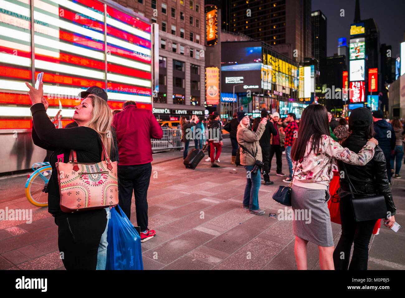 United States, New York, New York City, Midtown Manhattan, Times Square Menschen Stockfoto