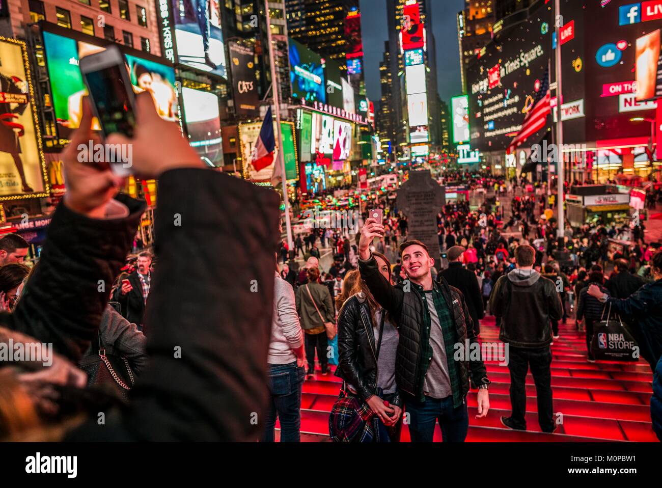 United States, New York, New York City, Midtown Manhattan, Times Square Menschen Stockfoto