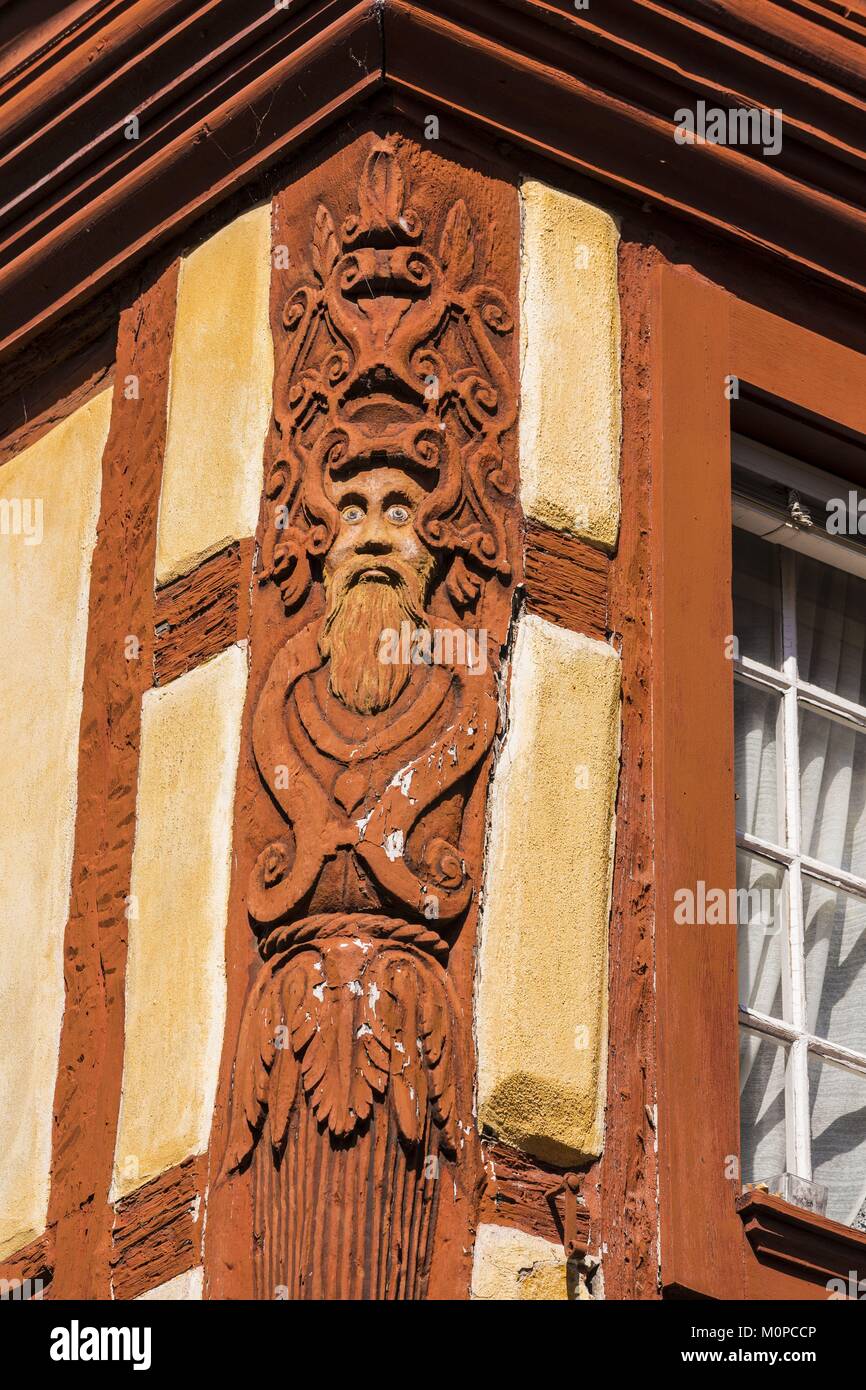 Frankreich, Haut Rhin, Route des Vins d'Alsace, Kaysersberg, Fachwerkhäuser, das Haus Bohn 1601, die Eckstrebenanzeige geschnitzt Stockfoto