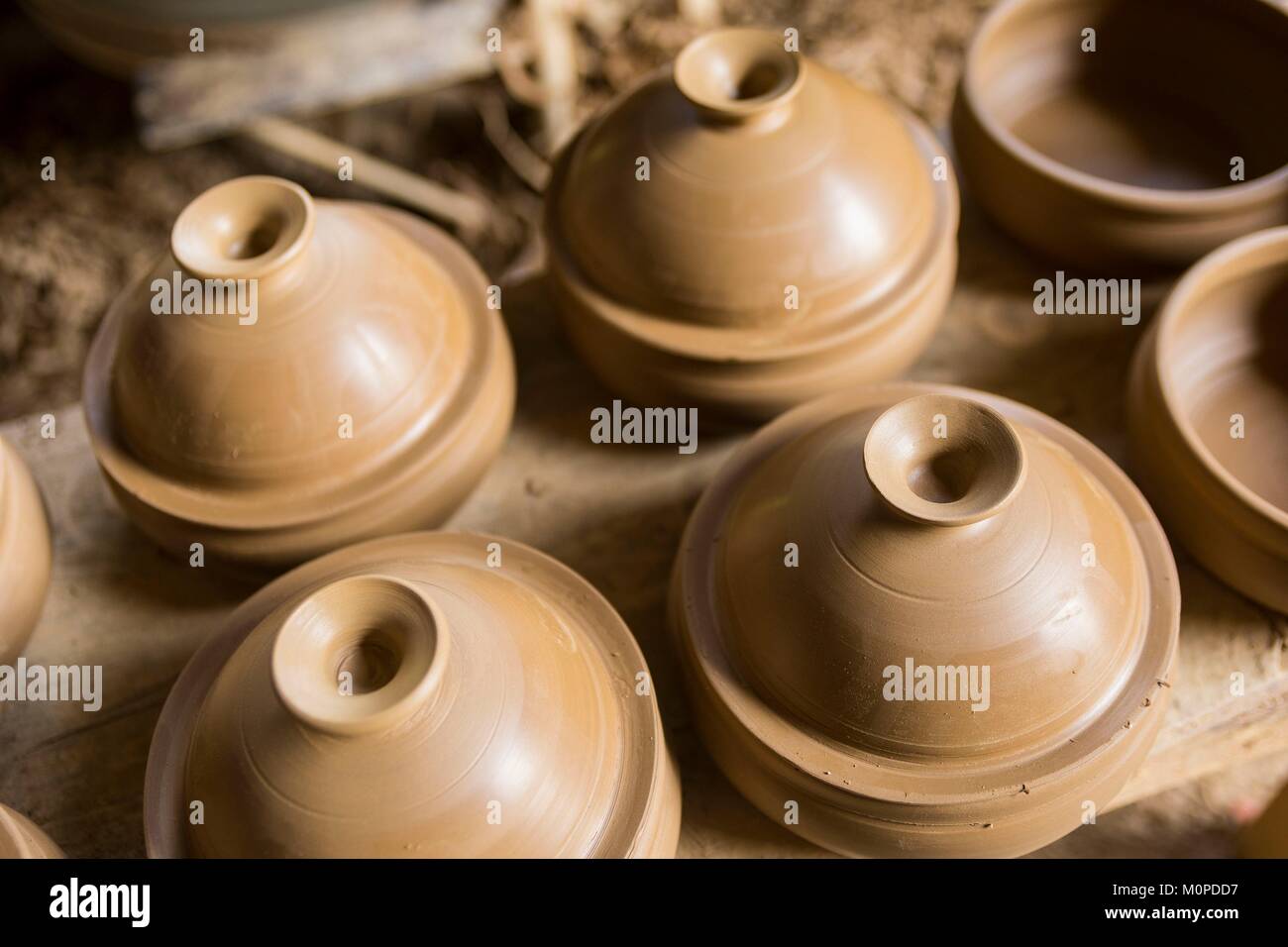 Philippinen, Luzon, Provinz Albay, Tiwi, Keramik, Stoff Stockfotografie -  Alamy