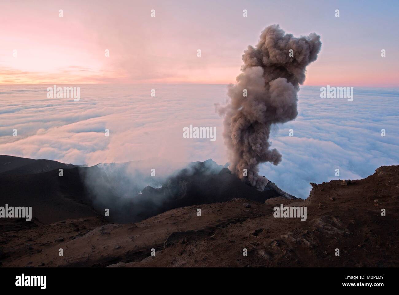 Italien, Sizilien, Liparische Inseln, die Insel Stromboli, Eruption Vulkan Stockfoto