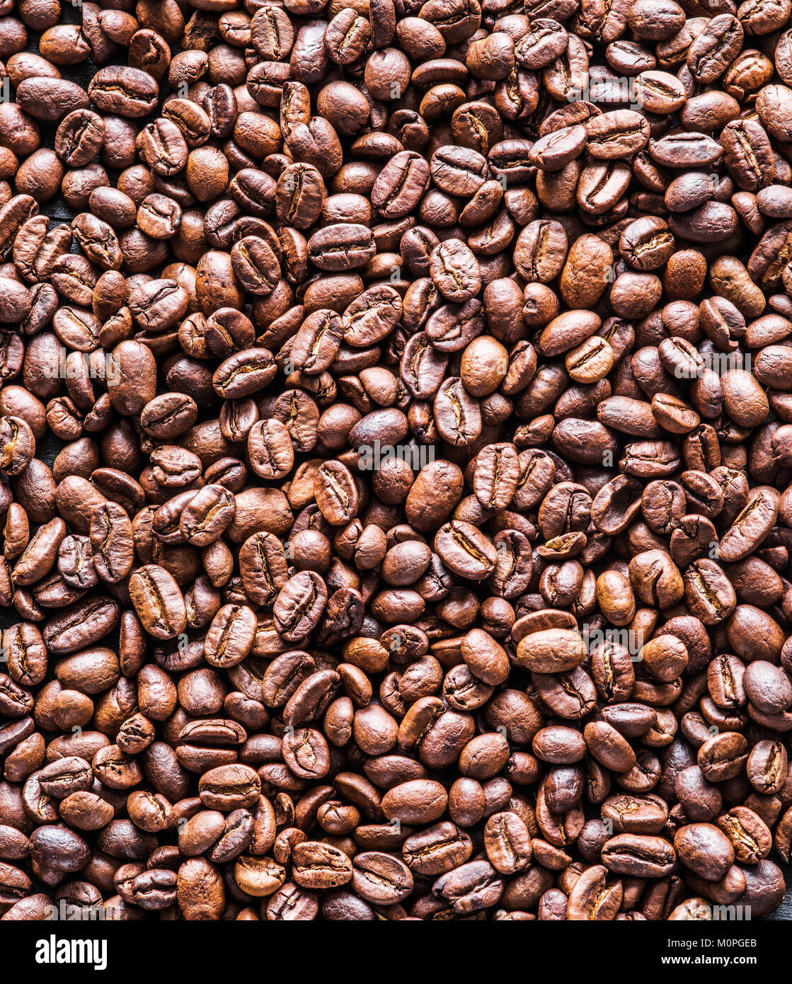 Geröstete Kaffeebohnen. Ansicht von oben. Stockfoto