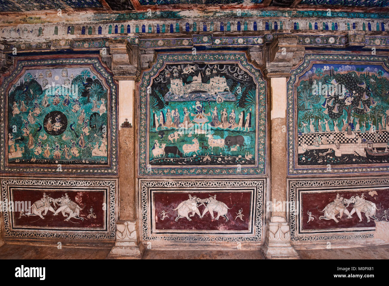 Alte Fresken in der Galerie Chitrashala in Bundi Palace, Rajasthan, Indien Stockfoto