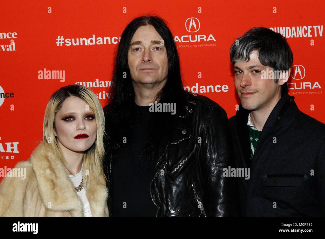 Park City, UT, USA. 23 Jan, 2018. Sky Ferreira, Jonas Akerlund (Regisseur), Danny Gabai in der Ankunftshalle für Lords of Chaos Premiere auf dem Sundance Film Festival 2018, die Bibliothek Theater, Park City, UT 23. Januar 2018. Credit: JA/Everett Collection/Alamy leben Nachrichten Stockfoto