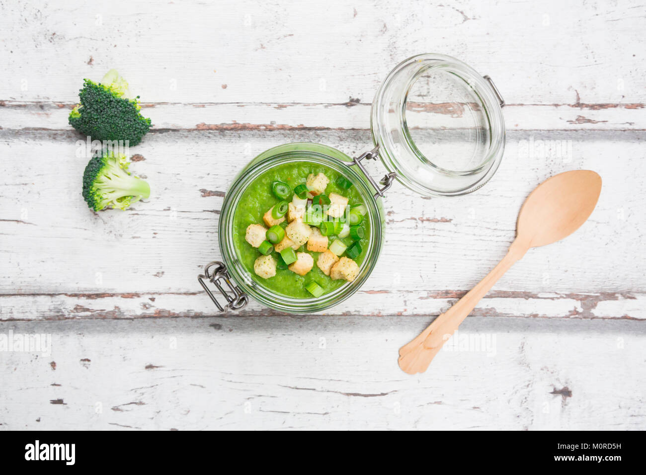 Brokkoli Suppe, Croutons Stockfoto