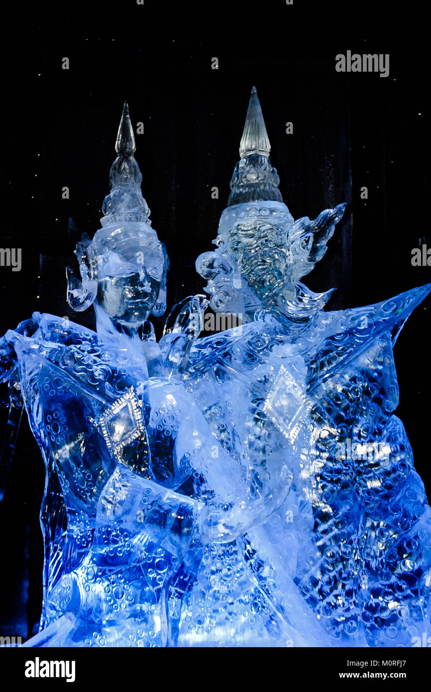 Februar 2013 - Haerbin, China - Schöne Eis Statuen am Ice Lantern Festival im Zhaolin Park Stockfoto
