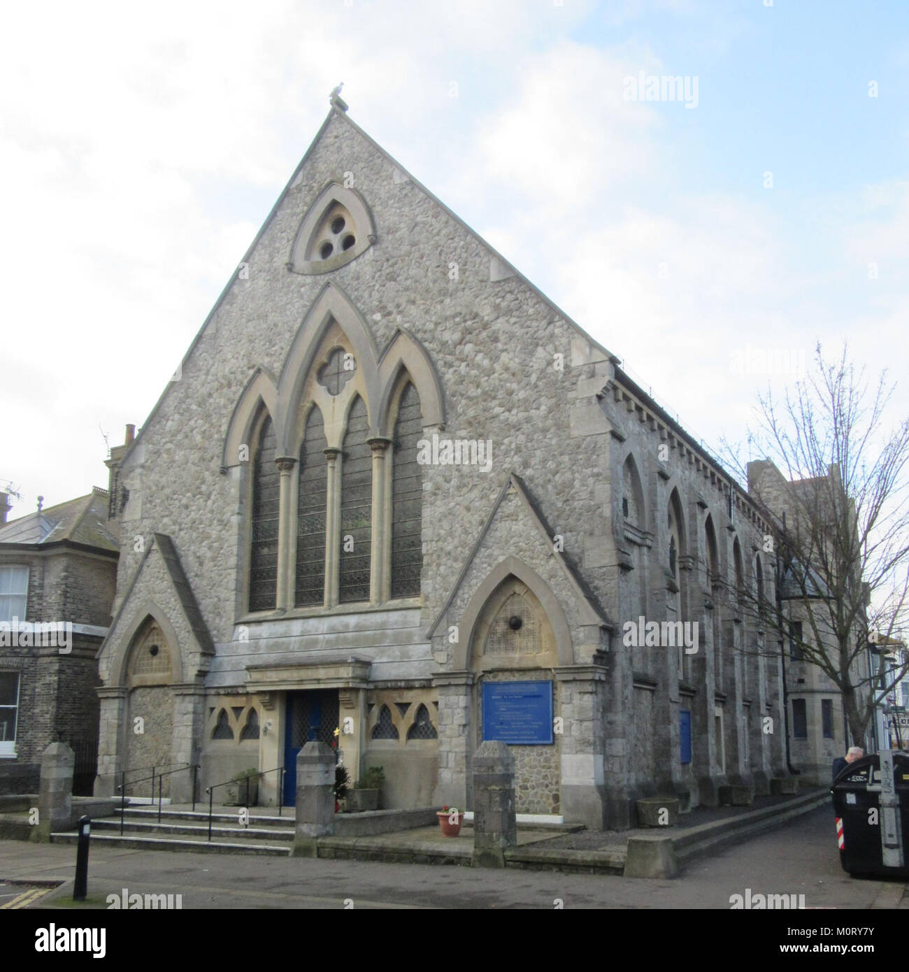 Die Central United Reformed Church in Hove, England, ist ein bedeutender Ort der Gottesdienste. Das Kirchengebäude, das für seine unverwechselbare Architektur bekannt ist, ist ein wichtiges Merkmal in der Gegend von Ventnor Villas. Dieses Bild, aufgenommen im Dezember 2016, zeigt seine historische Präsenz und Rolle in der lokalen Gemeinschaft. Stockfoto