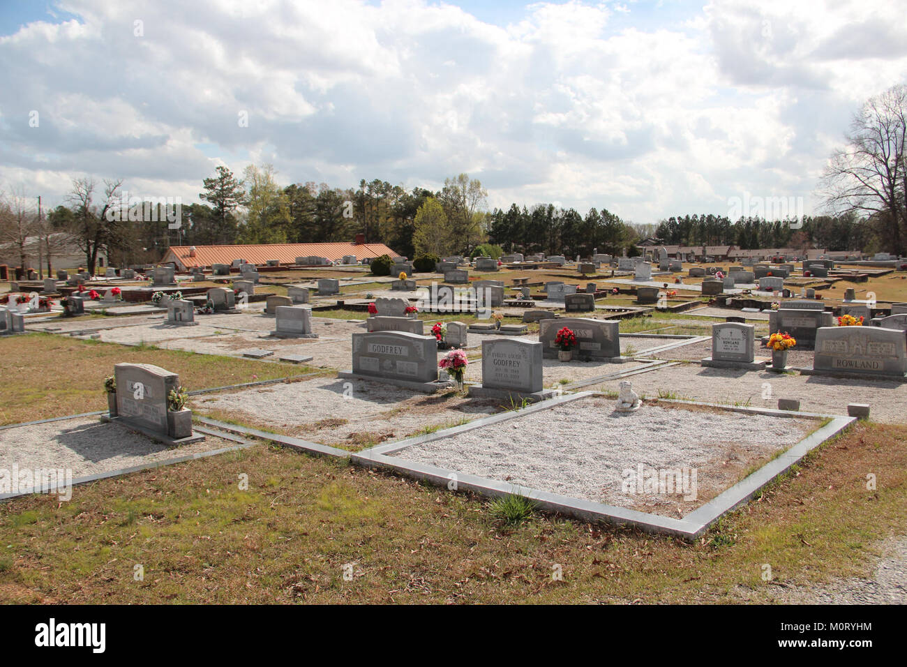 Friedhof in der Innenstadt von Sugar Hill, Georgia Mar 2017 Stockfoto