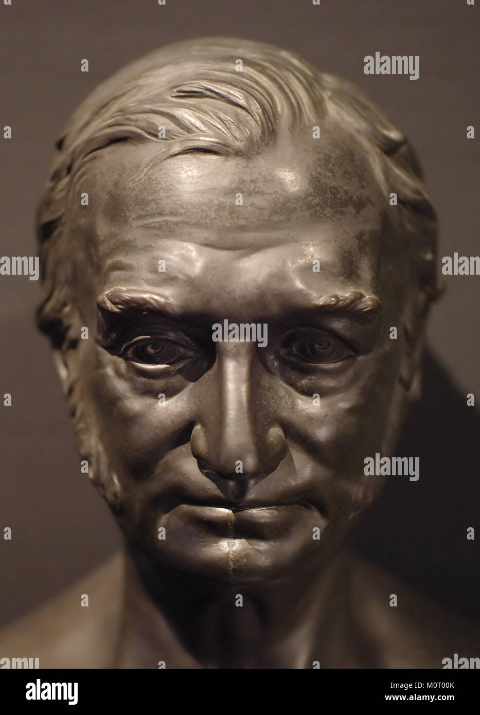 Diese Büste von Carl Friedrich Gauß, die vor 1900 geschaffen wurde, ehrt den renommierten Mathematiker, der für seine Beiträge zur Zahlentheorie, Algebra und Statistik bekannt ist. Gauß gilt als einer der einflussreichsten Mathematiker der Geschichte. Stockfoto