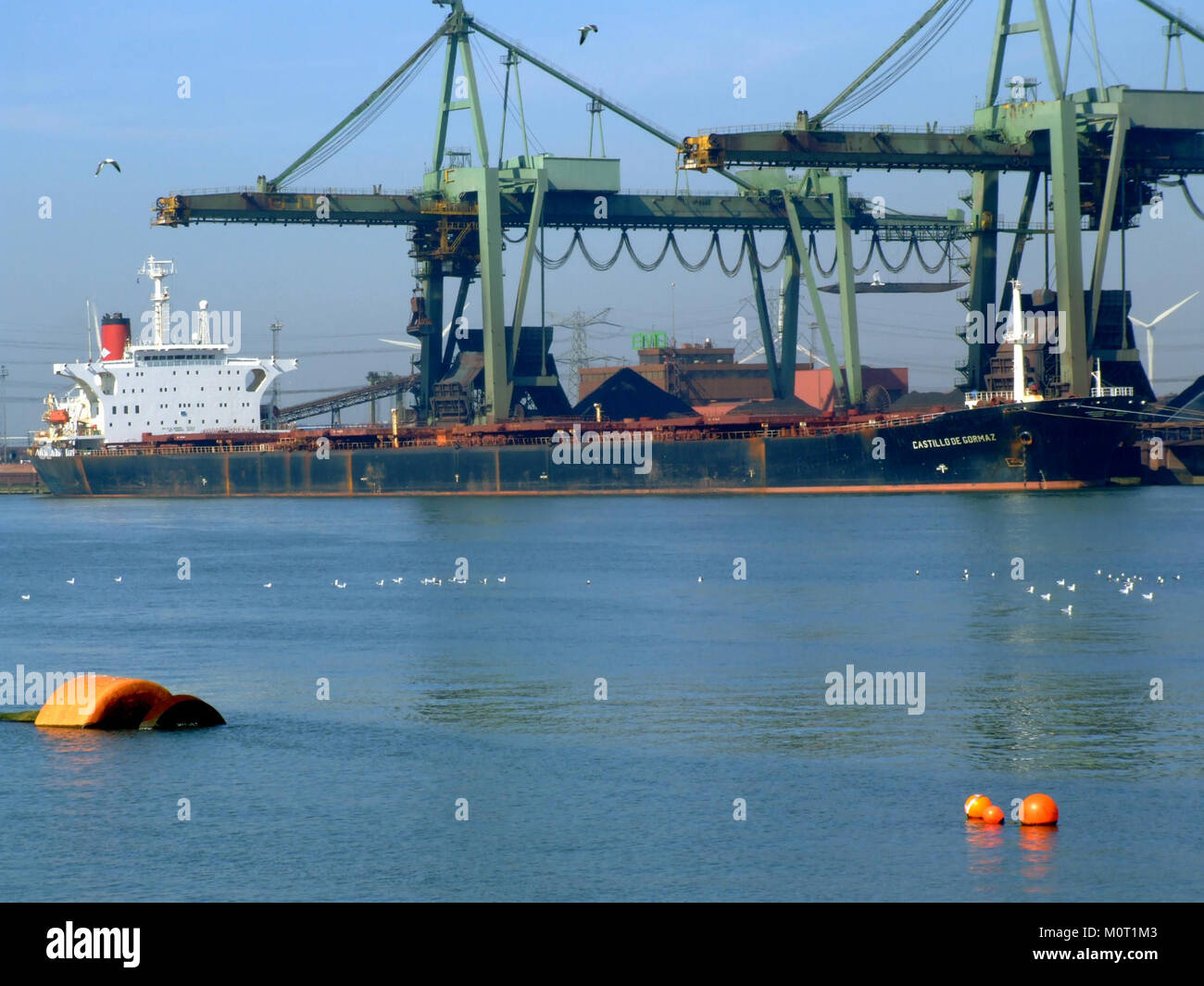 Die Castillo de Gormaz ist eine mittelalterliche Festung in Soria, Spanien, die für ihre ausgedehnten Verteidigungsmauern und ihre historische Bedeutung während der Reconquista bekannt ist. Stockfoto