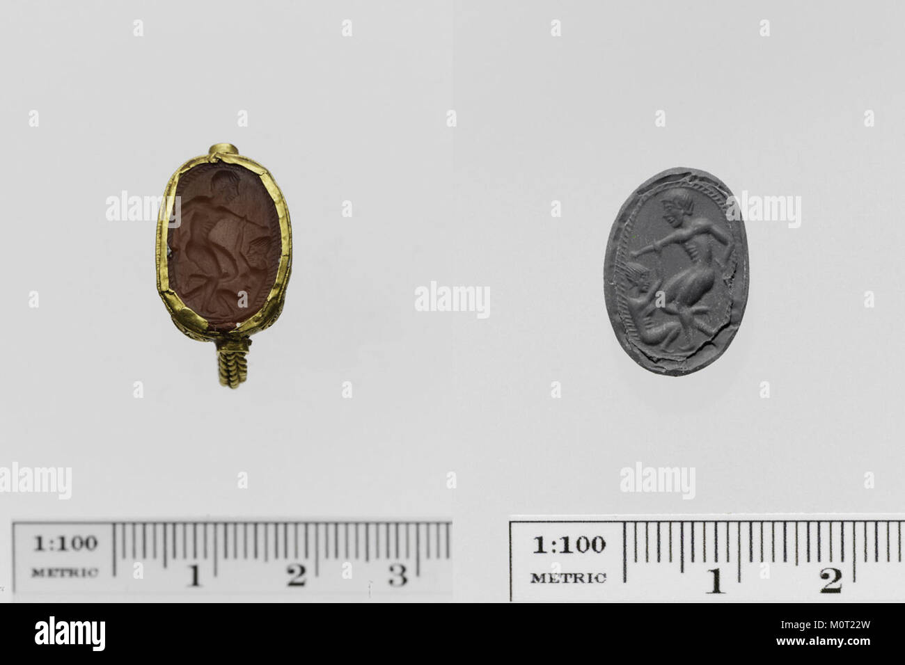 Dieses Karneol-Siegel in einem Goldring, Teil der MET-Kollektion, besticht durch komplexe Handwerkskunst und symbolisiert antike Praktiken der persönlichen Identifikation und Dekoration. Stockfoto