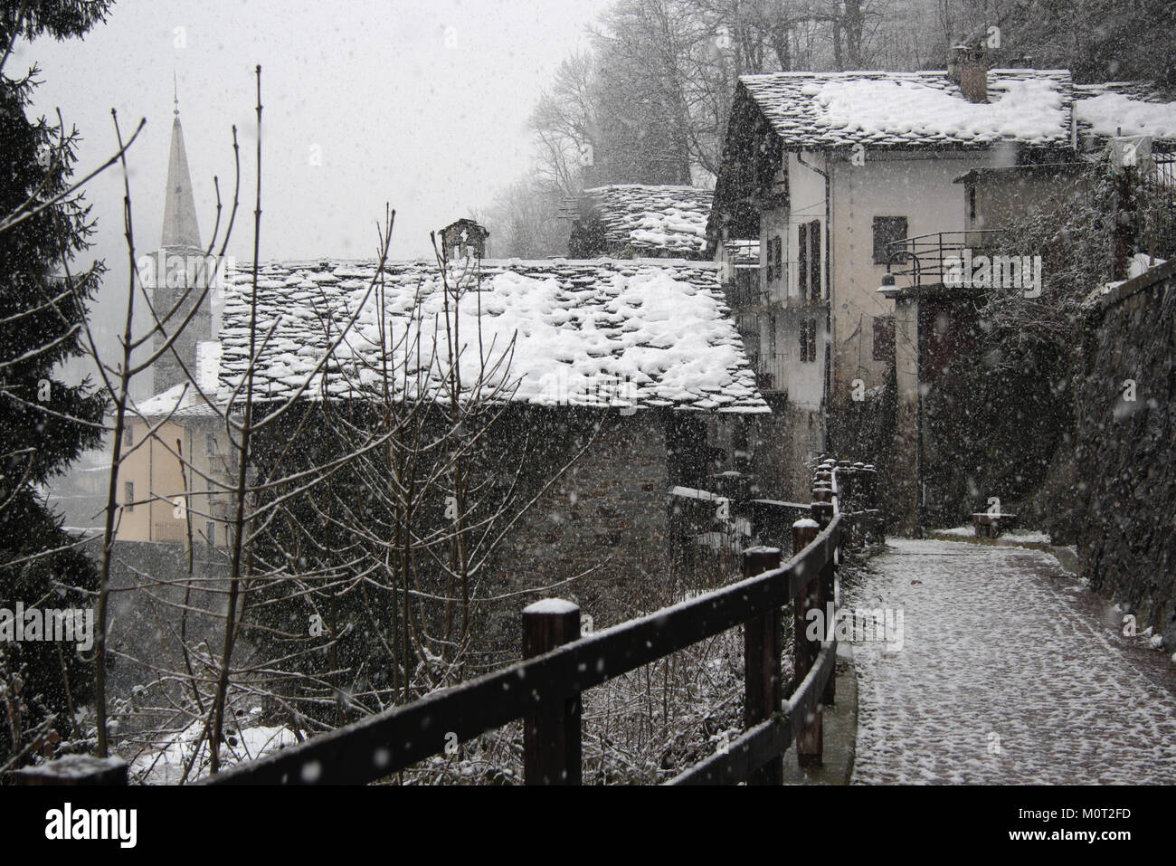 Das alte Bergdorf im Winter Stockfoto